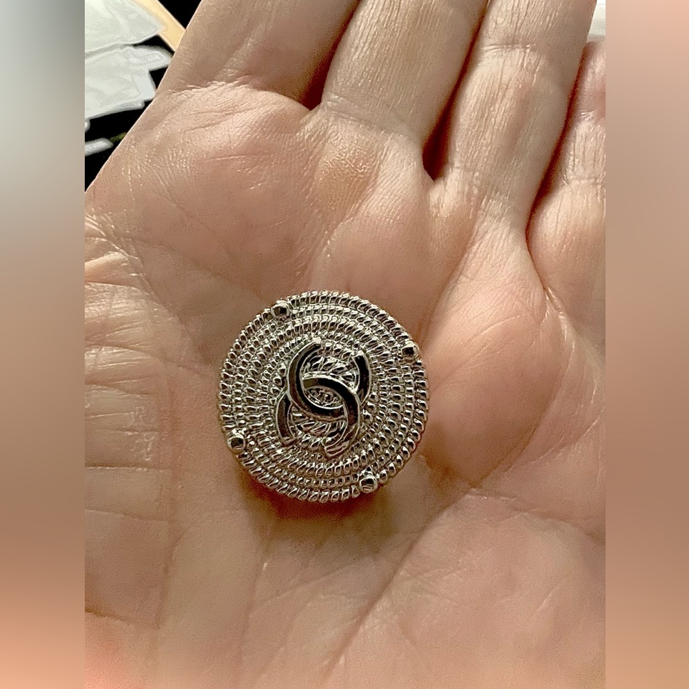 CC-(Set of 6-20mm)Textured brocade LogoStyle Bright Silver/shank buttons/Stamp